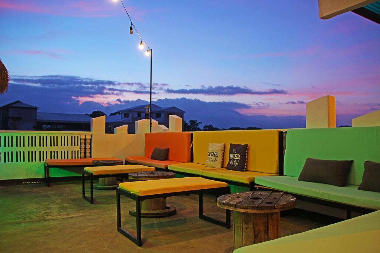 Antwet Backpacker'S Inn & Rooftop Bar Dumaguete City Exteriör bild
